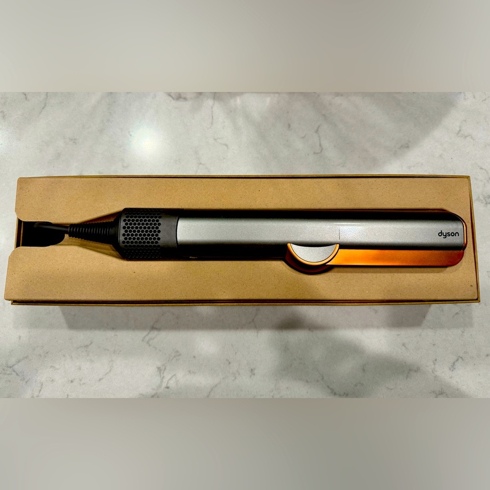 Dyson Airstrait™ straightener
Nickel/Copper